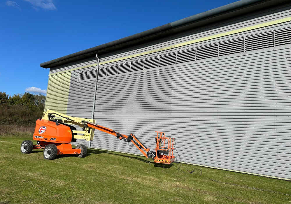Cladding cleaning service on industrial Building - Cleaning process